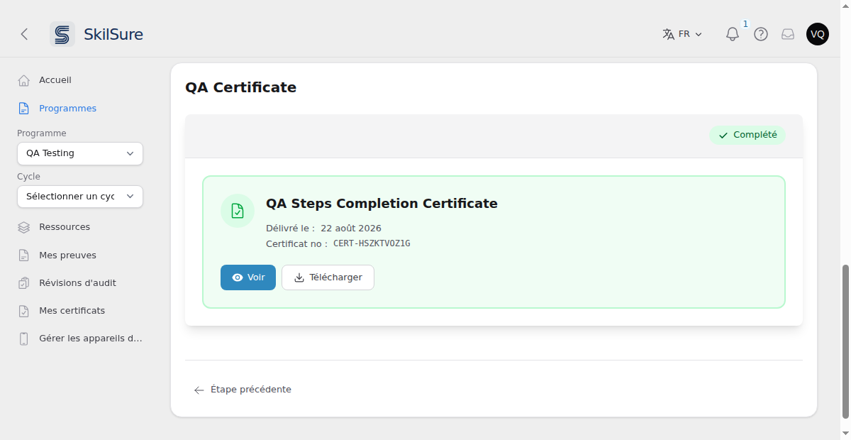 The QA Certificate step, in French. A green panel shows "QA Steps Completion Certificate" with "Délivré le : 22 août 2026", "Certificat no : CERT-HSZKTVOZ1G", and Voir and Télécharger buttons.
